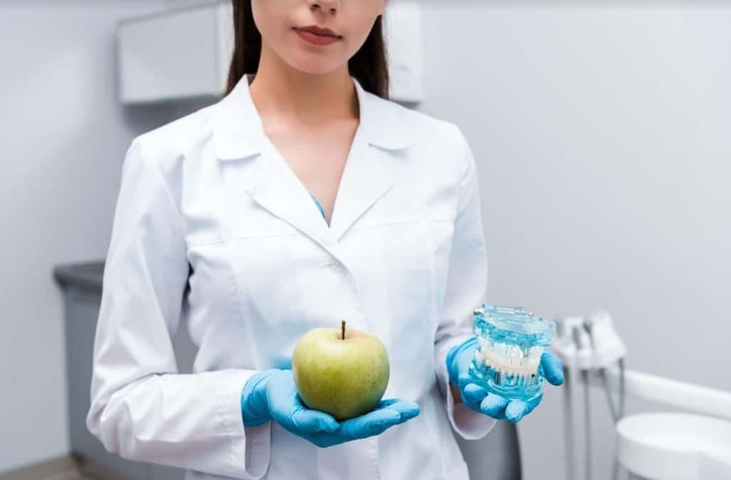 Prothèses dentaires et goût des aliments : à quoi s’attendre ?